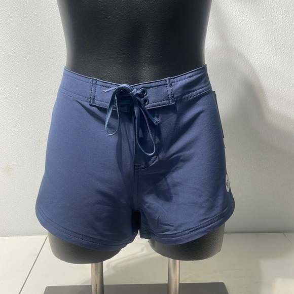 Roxy To Dye 2 Board Shorts size M New!! - Picture 1 of 3